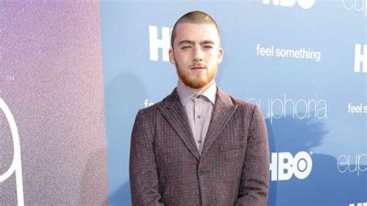 Actor’s Mom Reported ‘Possible Overdose’ – Hollywood Life