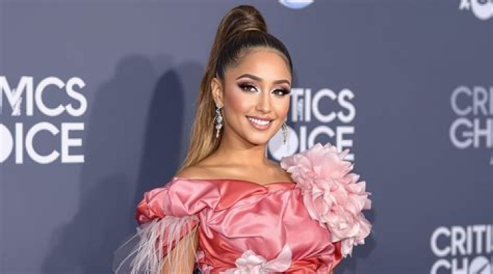 Jennifer Lopez, Kristen Bell & More Stars Dazzle On Critics’ Choice Awards Red Carpet