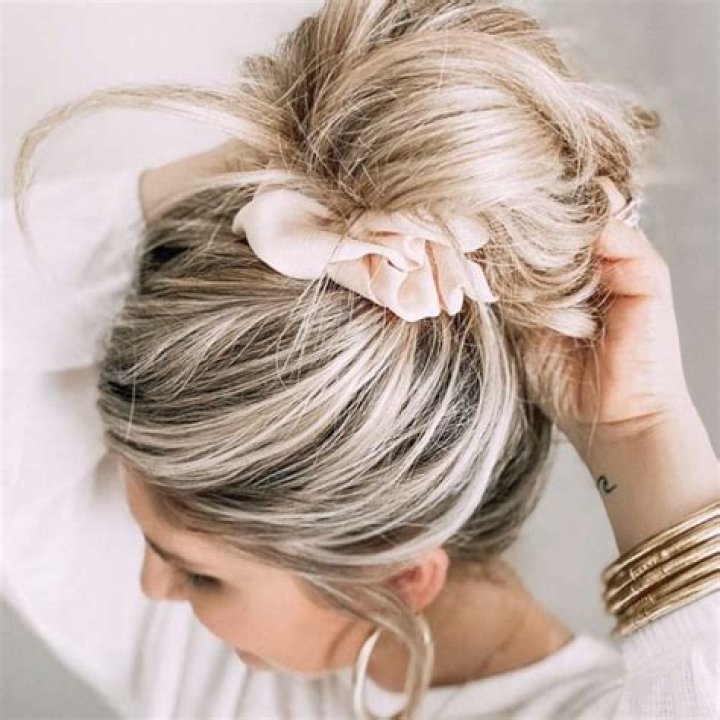 Celeb Stylist Michael Dueñas’ Tips For The Perfect Messy Bun: Exact Steps To Get The Cute Look For Spring