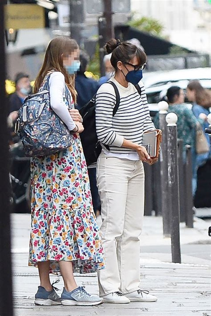 Jennifer Garner Bonds With Her Tall Daughter Violet, 15, On Girls’ Trip To Paris – Photo