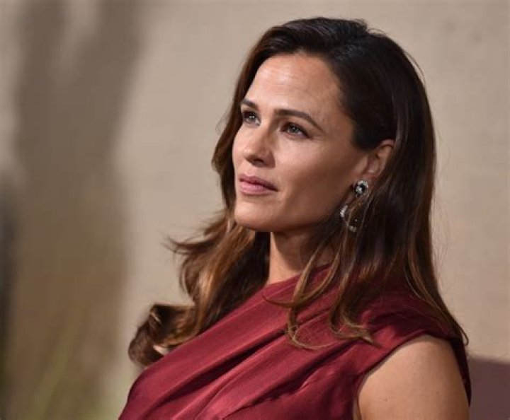 See Her Hottest Looks Since Ben Affleck Split – Hollywood Life