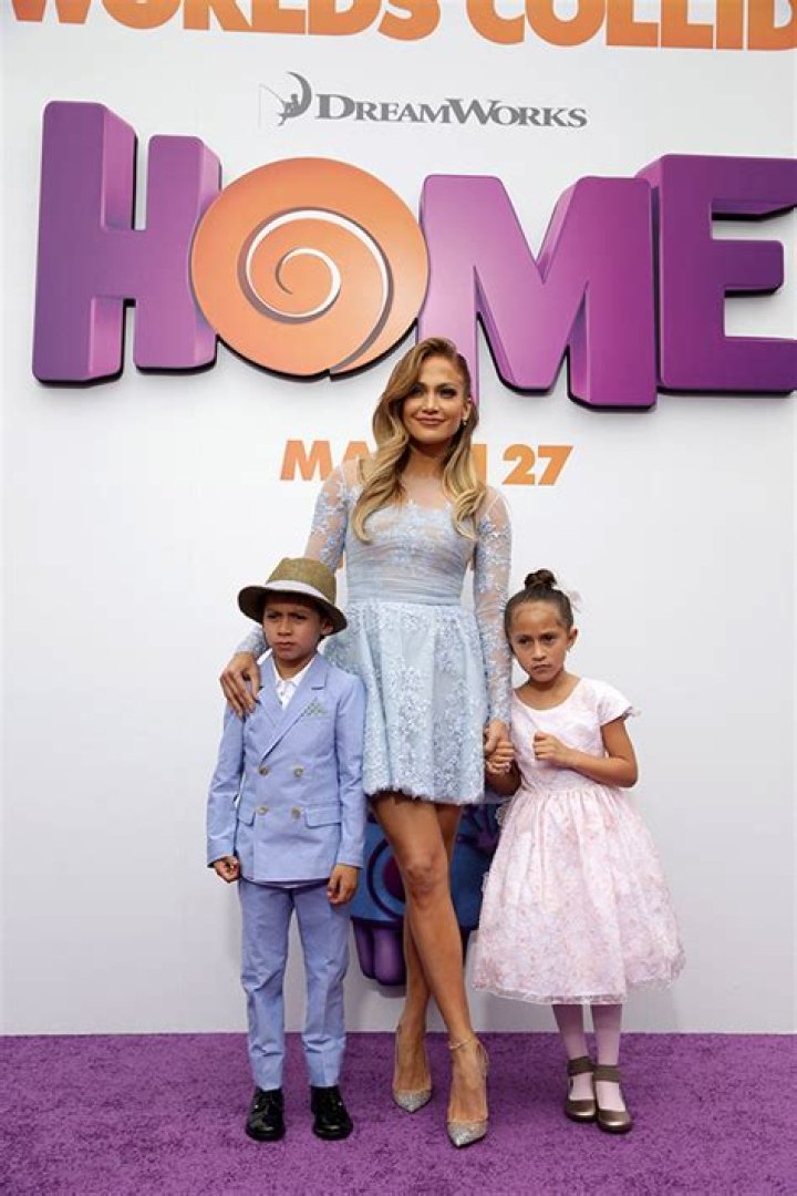 Jennifer Lopez Admits She Felt ‘Insecure’ After Her Twins’ Birth – Hollywood Life