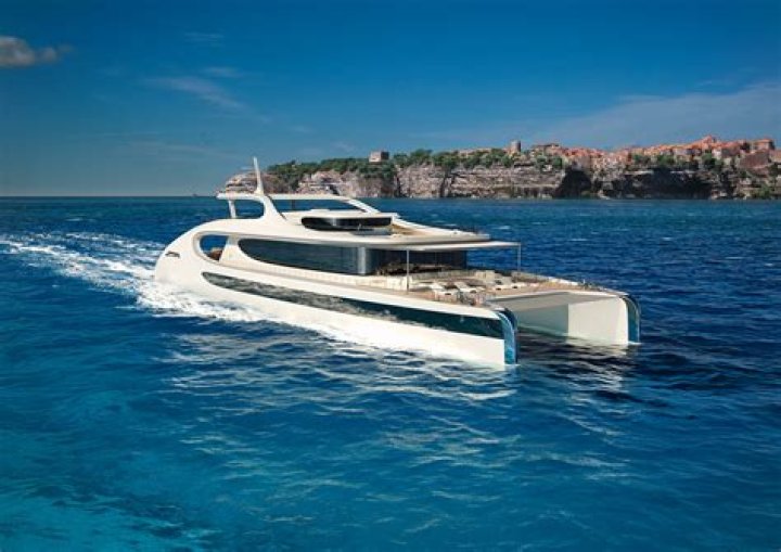 [PIC] Justin Bieber Has Sexy Yacht Date With Gigi Hadid — Will They Date? – Hollywood Life