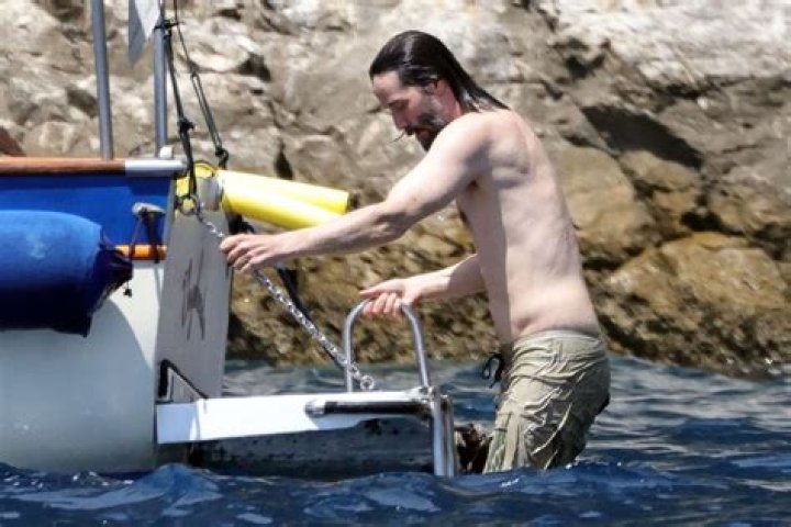 Keanu Reeves Seen Shirtless On Boat In Italy: Photos – Hollywood Life