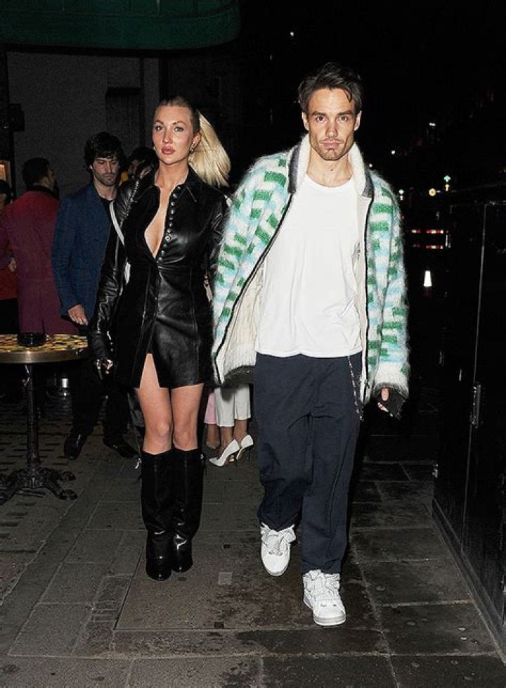 Liam Payne & Kate Cassidy Hold Hands On Date Night In London: Photos – Hollywood Life