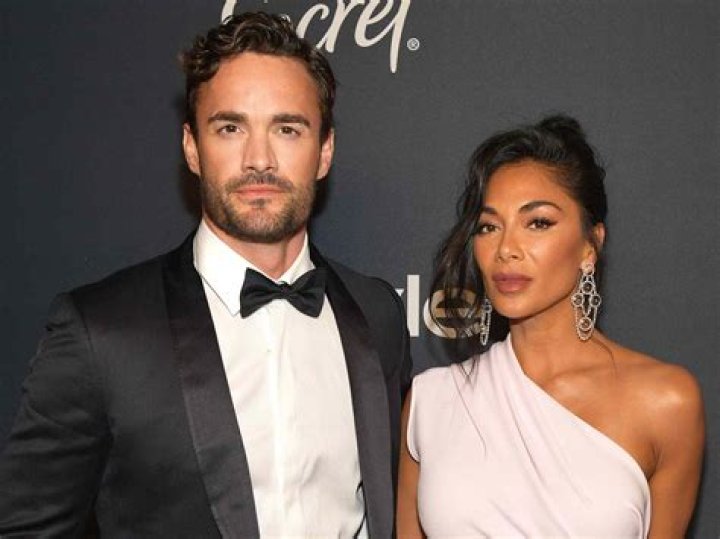 Nicole Scherzinger & Thom Evans Pictured Kissing In LA 3 Weeks After Reported Split