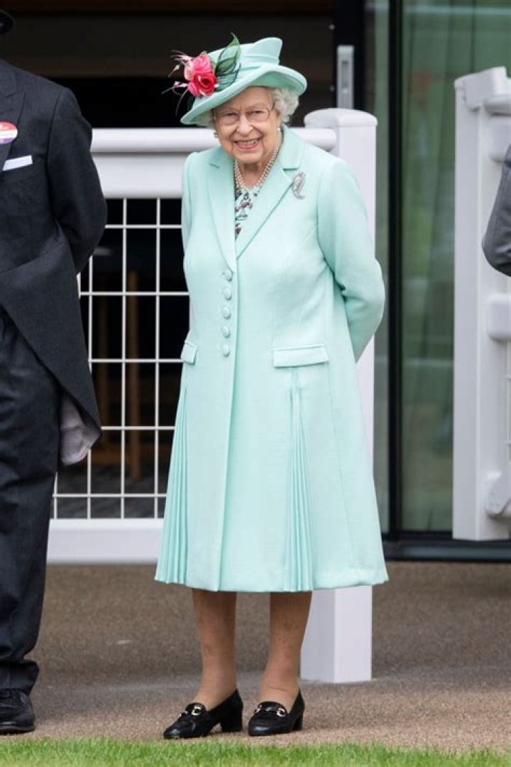 Queen Elizabeth, 95, Smiles As She Arrives To Royal Ascot In A Bright Turquoise Ensemble — See Pics