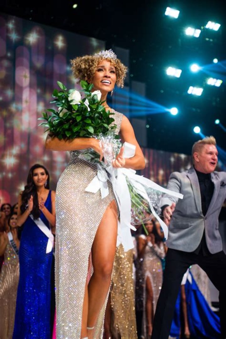 Who Is Elle Smith? Five Things About the 2021 Miss USA Winner – Hollywood Life